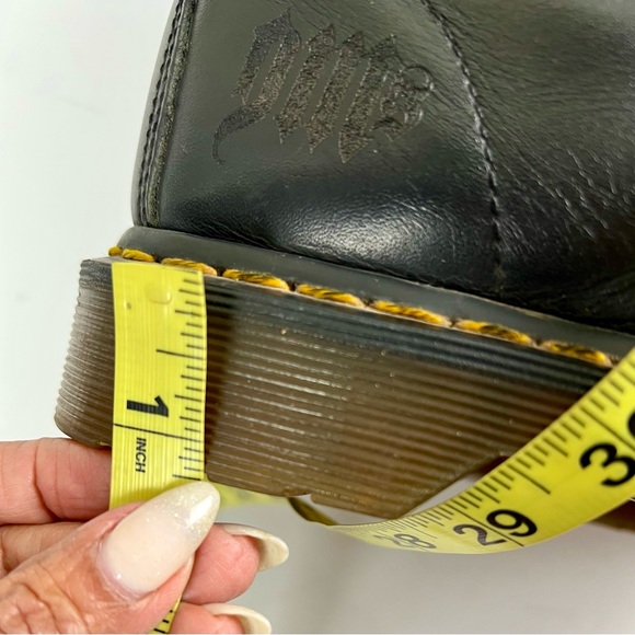 Rare Dr. Martens 11550 Skull Roses 20 Eyelet boots - Picture 14 of 16